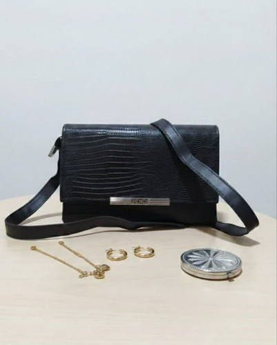 کیف زنانه پاسپورتی Fendi
